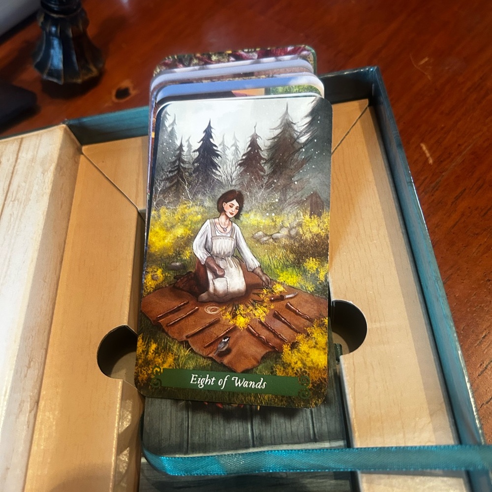 The Green Witch Tarot Card Deck - Picture 4 of 4